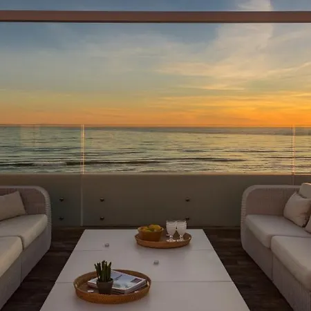 Frontline 6 Bdrm Luxury W Access Lejlighed Marbella