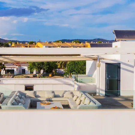 Frontline 6 Bdrm Luxury W Access Lejlighed *