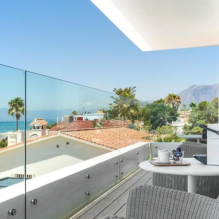 Frontline 6 Bdrm Luxury W Access Lejlighed *