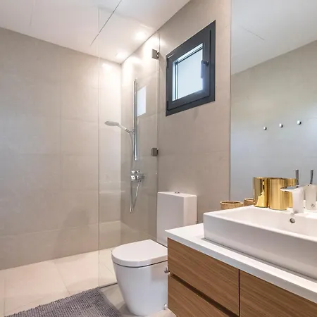 Frontline 6 Bdrm Luxury W Access Marbella