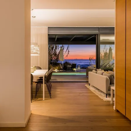 Frontline 6 Bdrm Luxury W Access * Marbella