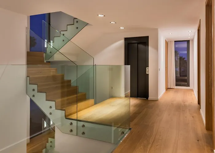 Frontline 6 Bdrm Luxury W Access * Marbella