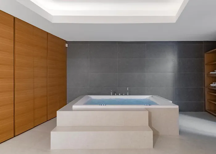 Frontline 6 Bdrm Luxury W Access Appartamento