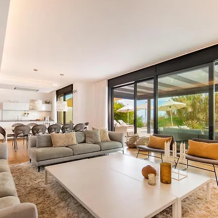 Апартаменты Frontline 6 Bdrm Luxury W Access