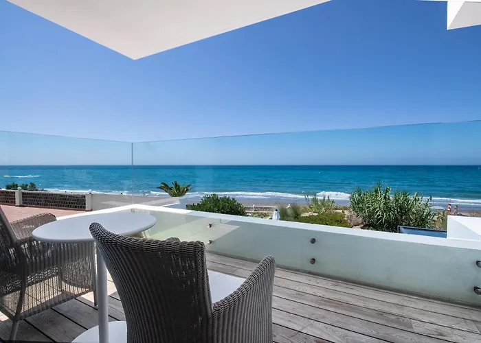 Frontline 6 Bdrm Luxury W Access 马尔韦利亚