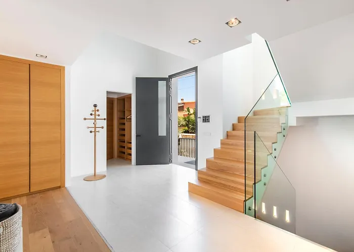 Frontline 6 Bdrm Luxury W Access * 马尔韦利亚