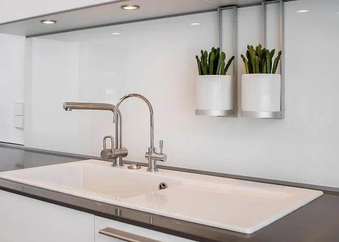 Frontline 6 Bdrm Luxury W Access 马尔韦利亚